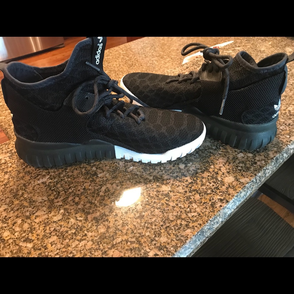 Adidas black and white tubular tennis shoes !